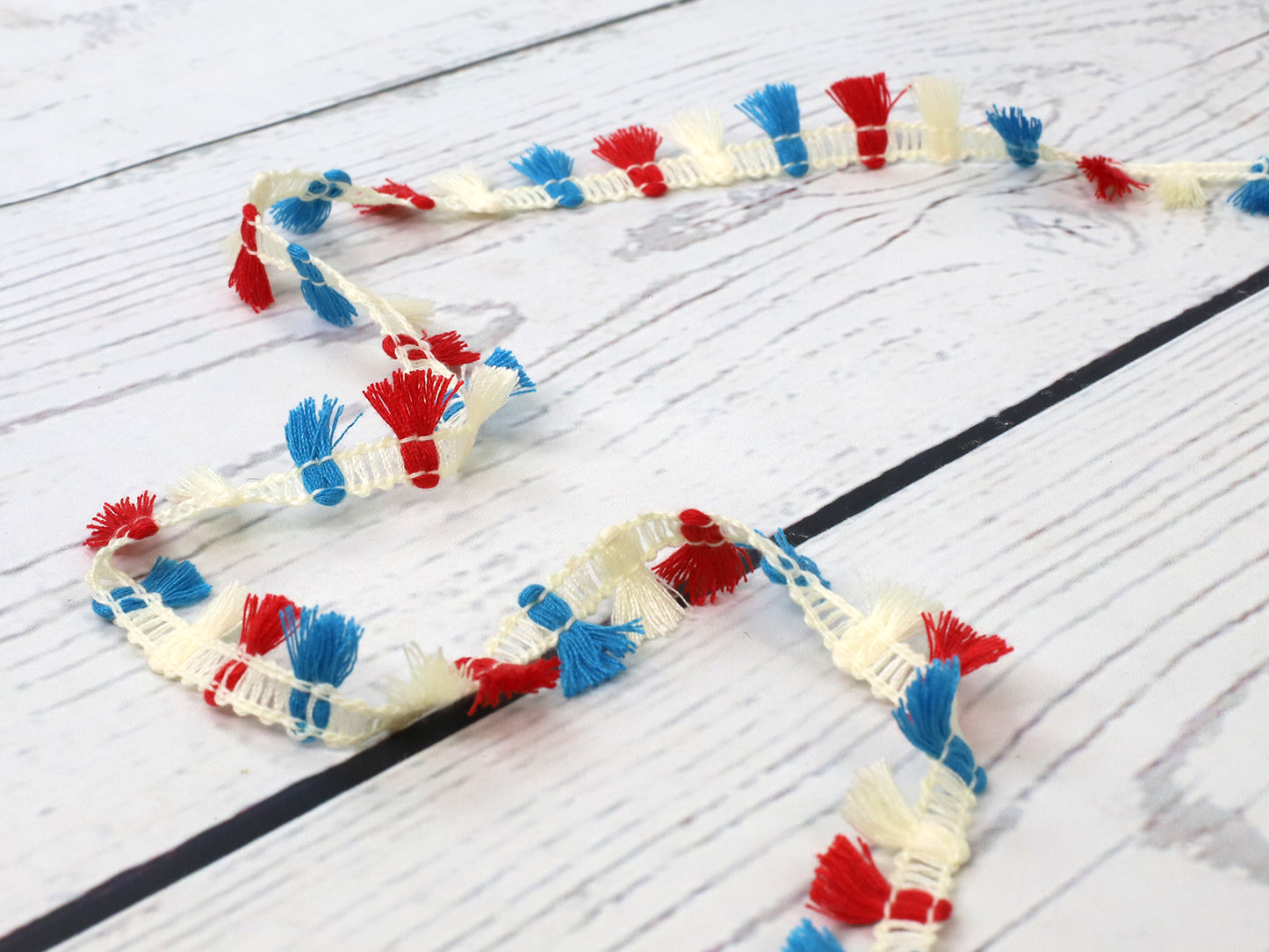 Fransen-Dekoband-15mm-cremerotblau1