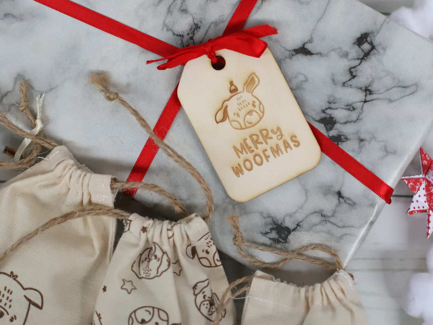 anhaenger-holz-geschenkanhaenger-weihnachten-hund-merry-woofmas-2
