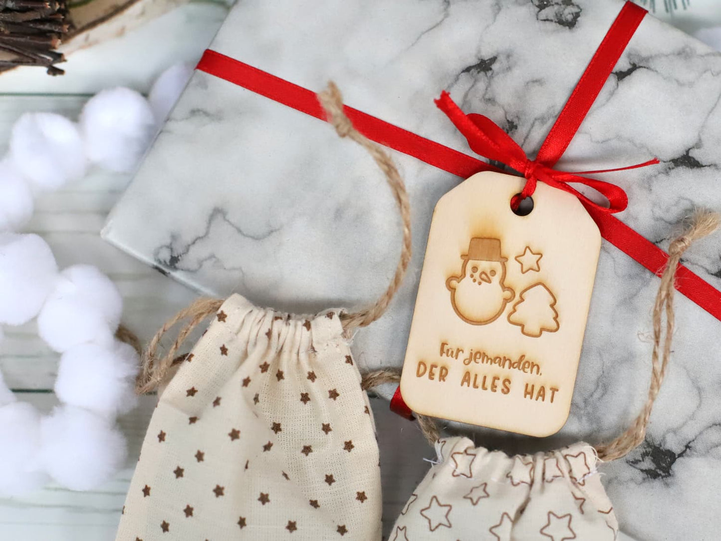 anhaenger-holz-geschenkanhaenger-weihnachten-schneemann-stern-tannenbaum-fuer-jemanden-der-alles-hat-2
