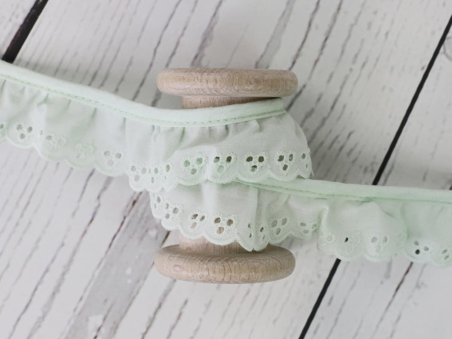band-ruesche-rueschenband-baumwolle-madeira-spitze-blassmint
