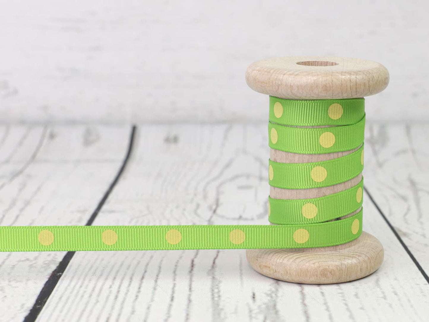 band-zierband-ripsband-punkte-tupfen-gruen-hellgelb