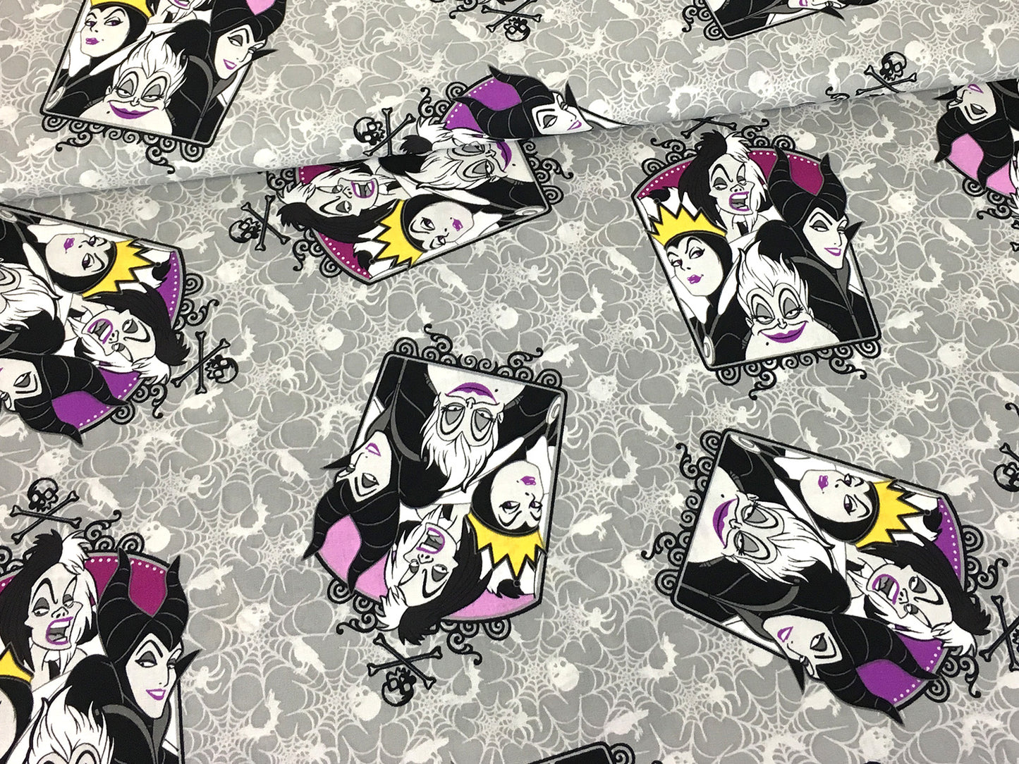 baumwolle-stoff-framed-villains