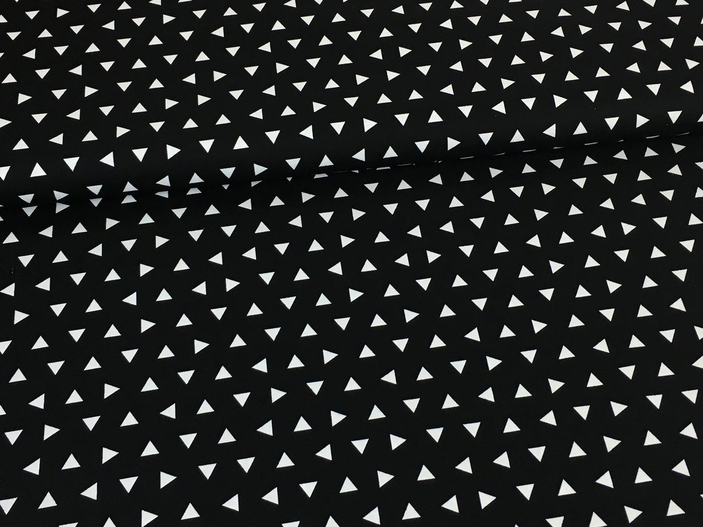 baumwolle-stoff-remix-triangle-black-2
