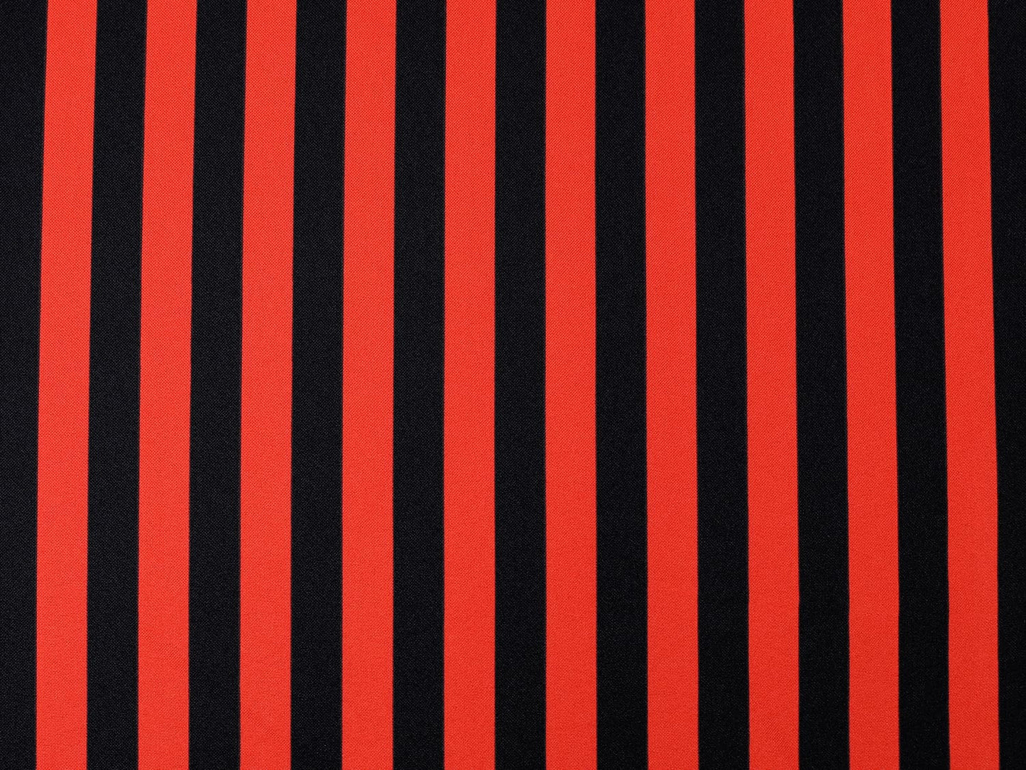 burlington-stoff-polyester-fasching-pirat-halloween-streifen-schwarz-rot-1-1