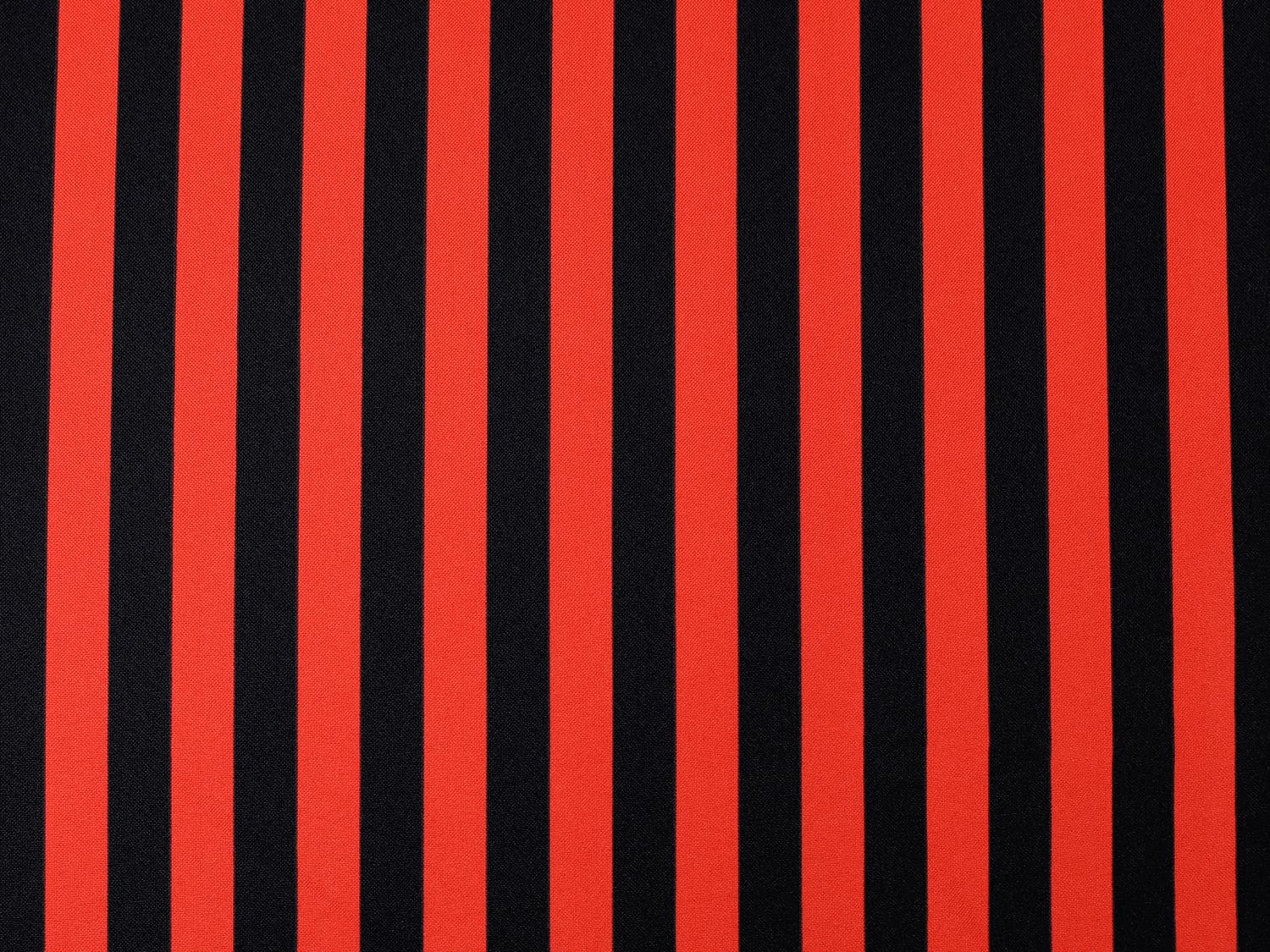 burlington-stoff-polyester-fasching-pirat-halloween-streifen-schwarz-rot-1-1