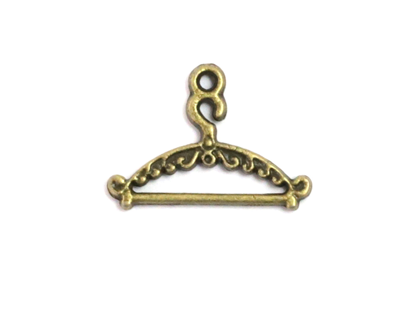 charm-anhaenger-altmessing-kleiderbuegel