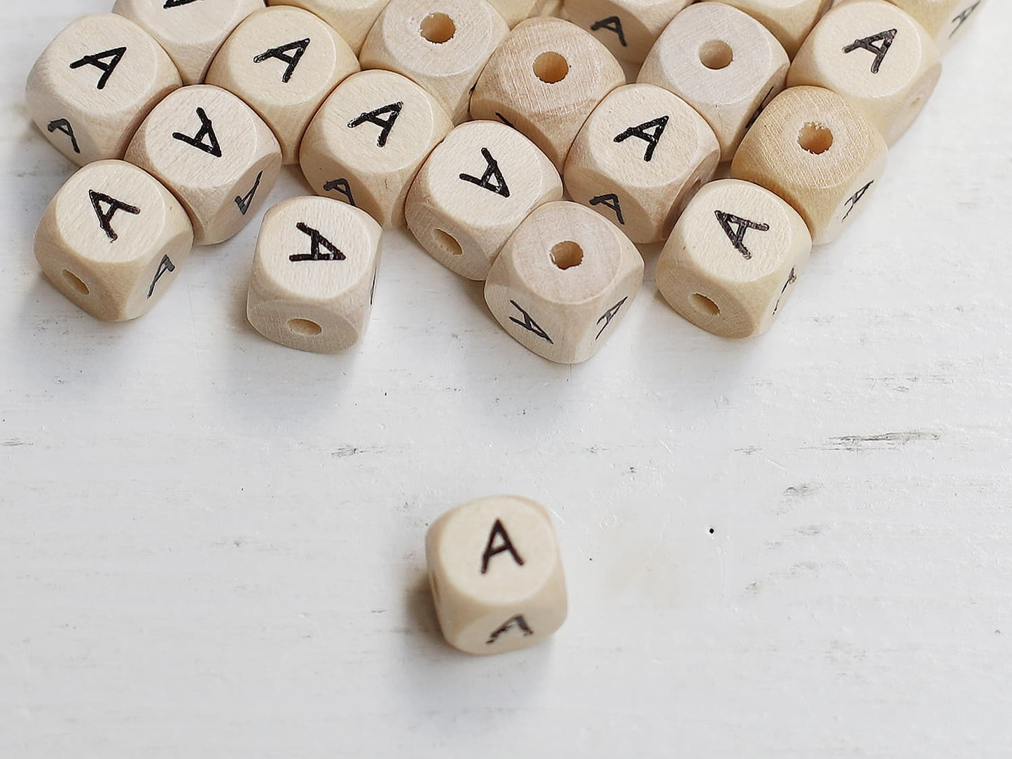 holz-schnulli-perle-fuer-schnullerketten-buchstabe-a