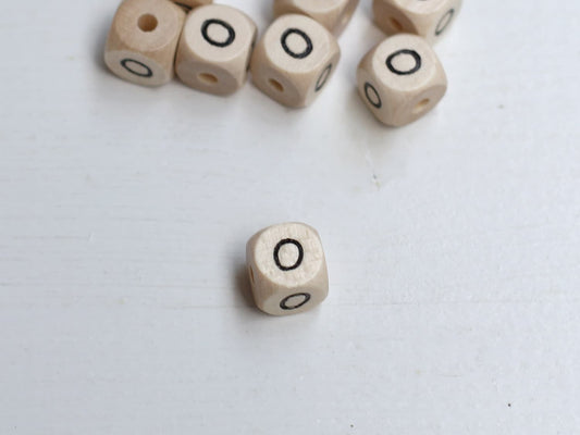 holz-schnulli-perle-fuer-schnullerketten-buchstabe-o-1