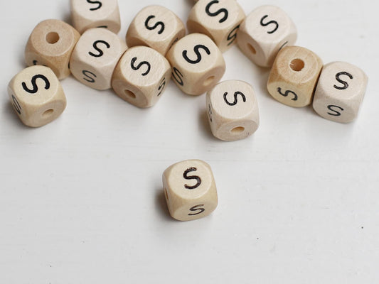 holz-schnulli-perle-fuer-schnullerketten-buchstabe-s