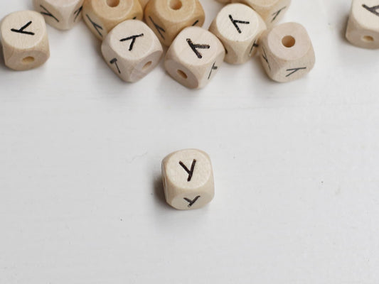 holz-schnulli-perle-fuer-schnullerketten-buchstabe-y