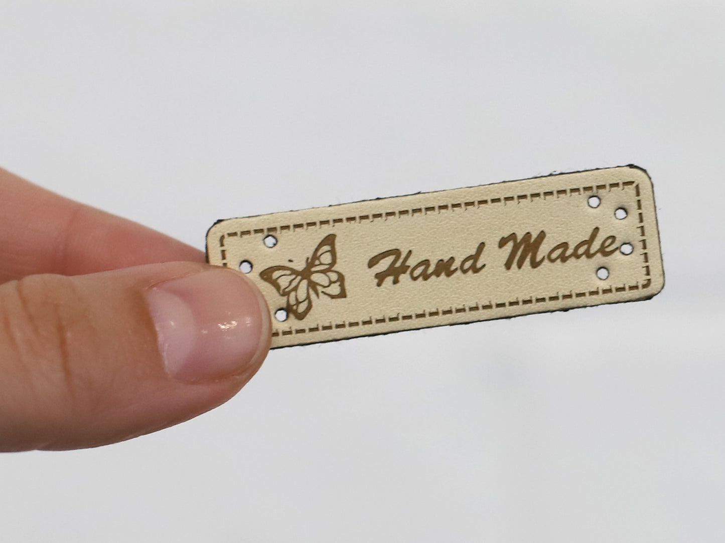 Etiquette simili cuir - papillon fait main - crème