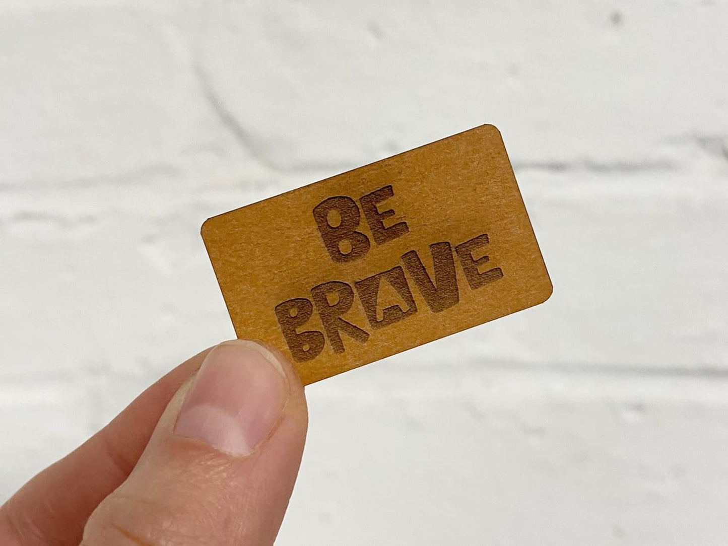 label-snappap-zum-annaehen-be-brave