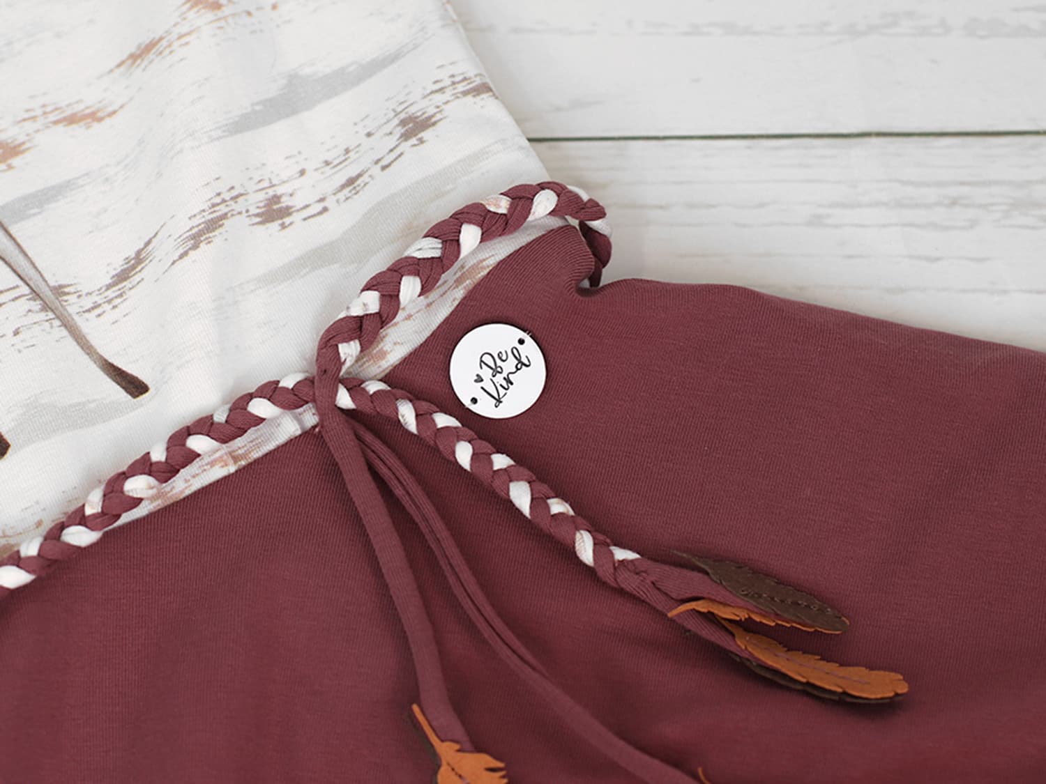 label-zum-annaehen-rund-loch-be-kind-beispiel-2