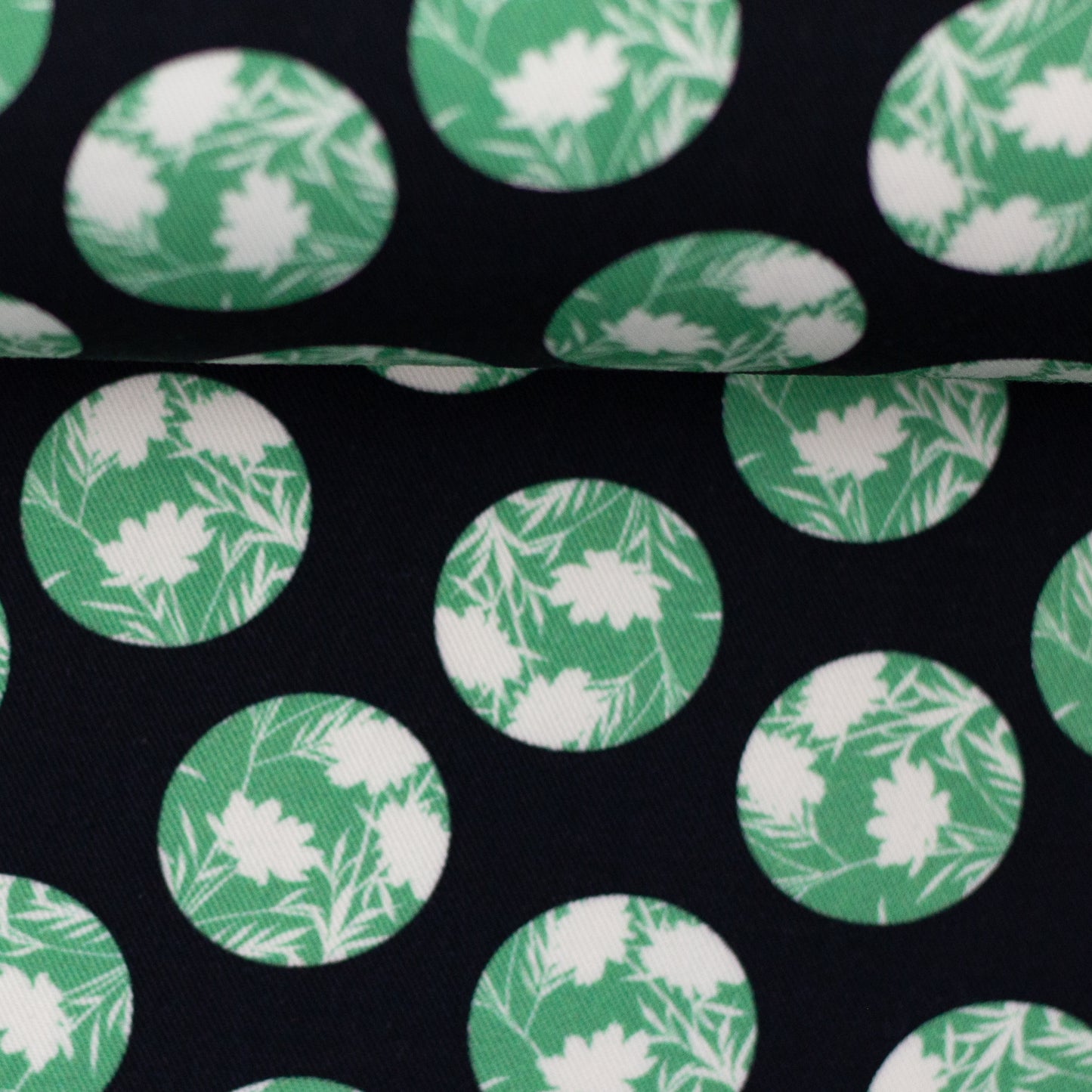 Viskose Stoff, Webware - Fabrienne - Blumenkreise grün