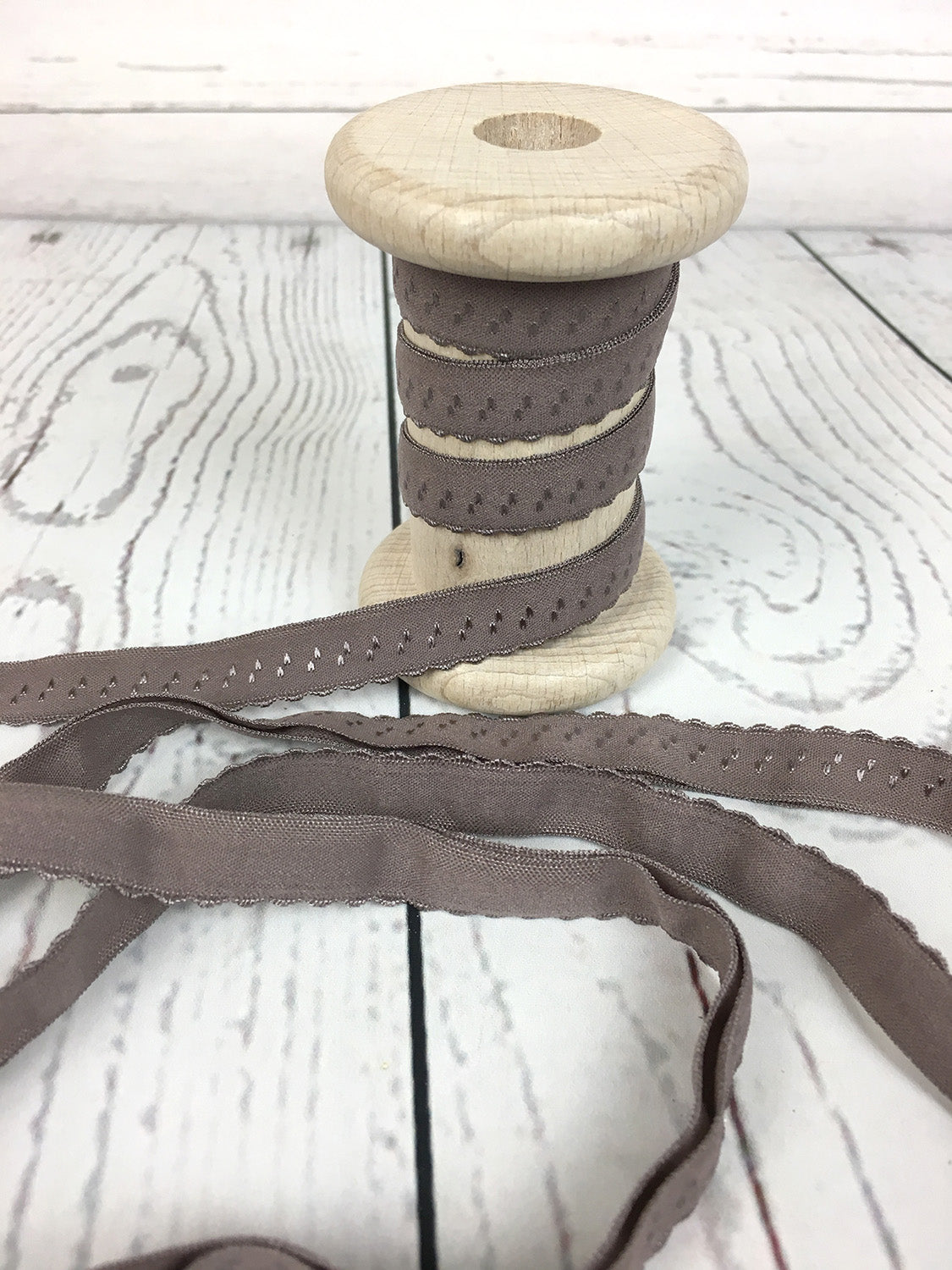 schr-gband-elastisch-herz-taupe-2