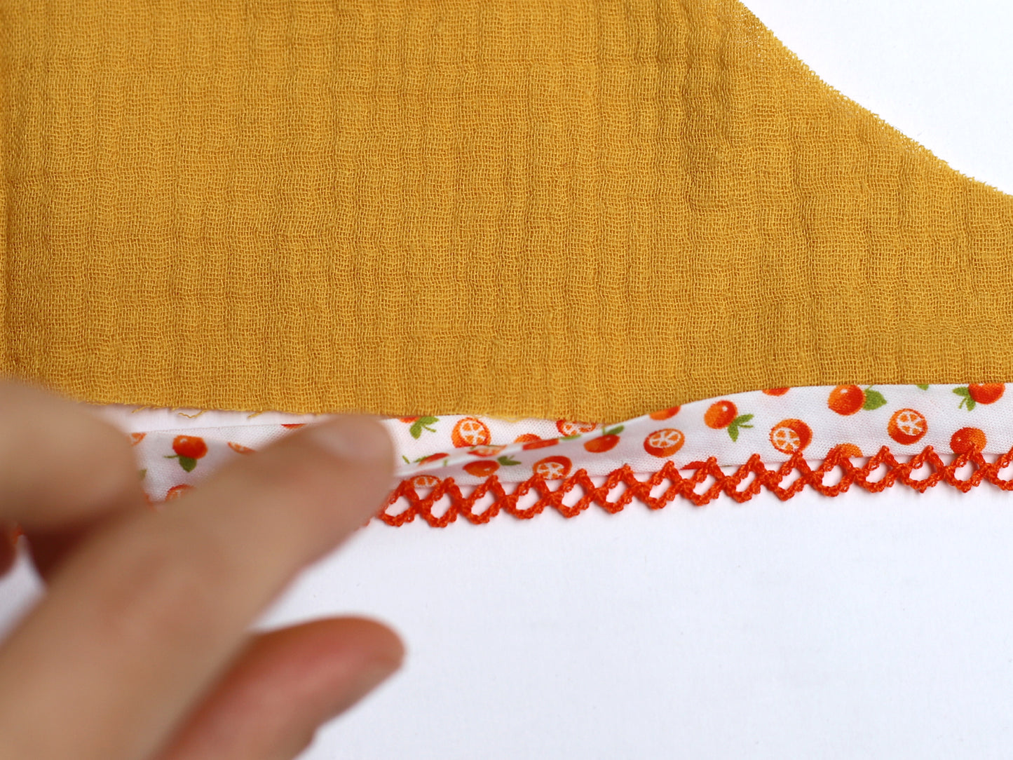 3m Schrägband mit Häkelborte - Uni - rot