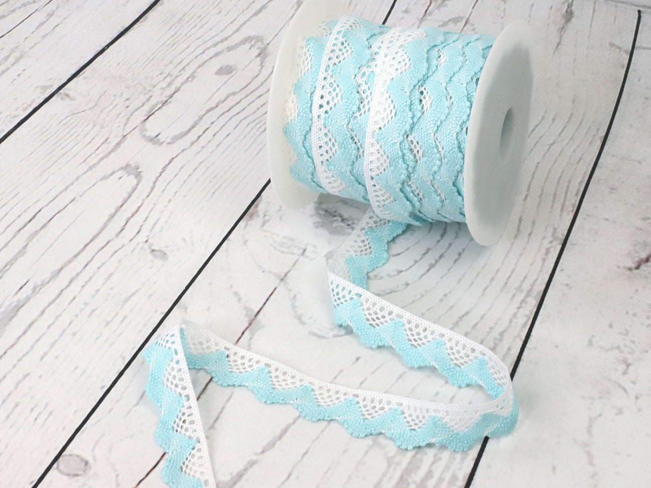 zweifarbige Spitze 20mm helltürkis weiß auf einer Rolle, 70% Baumwolle, 30% Polyester