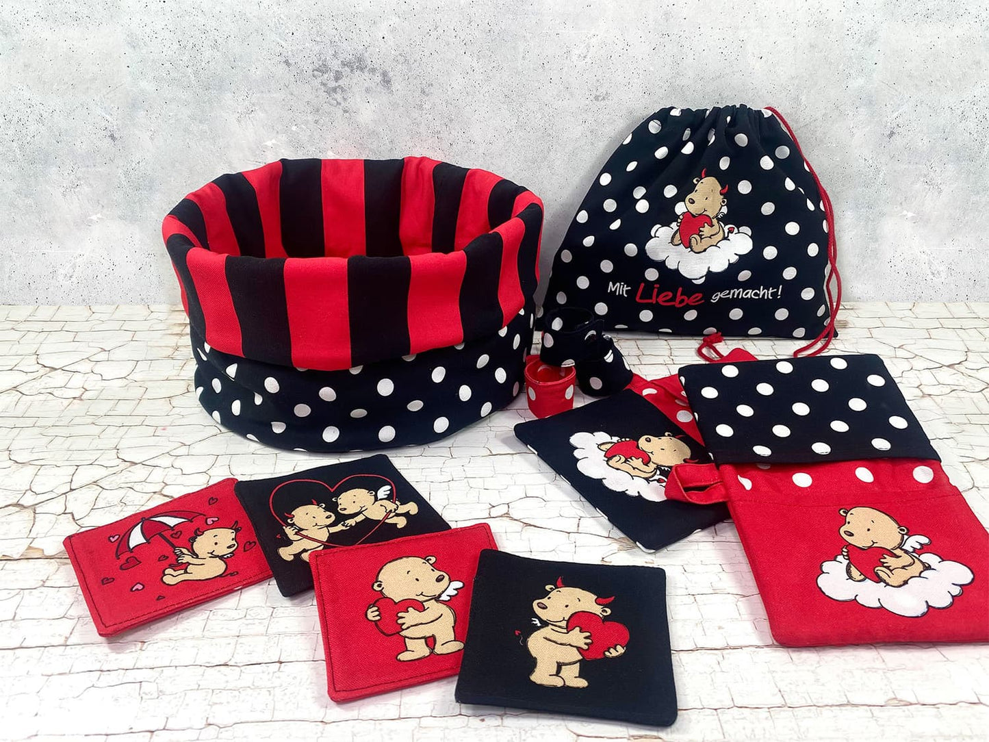 steinbeck-happy-kitchen-panel-engel-teufel-rot