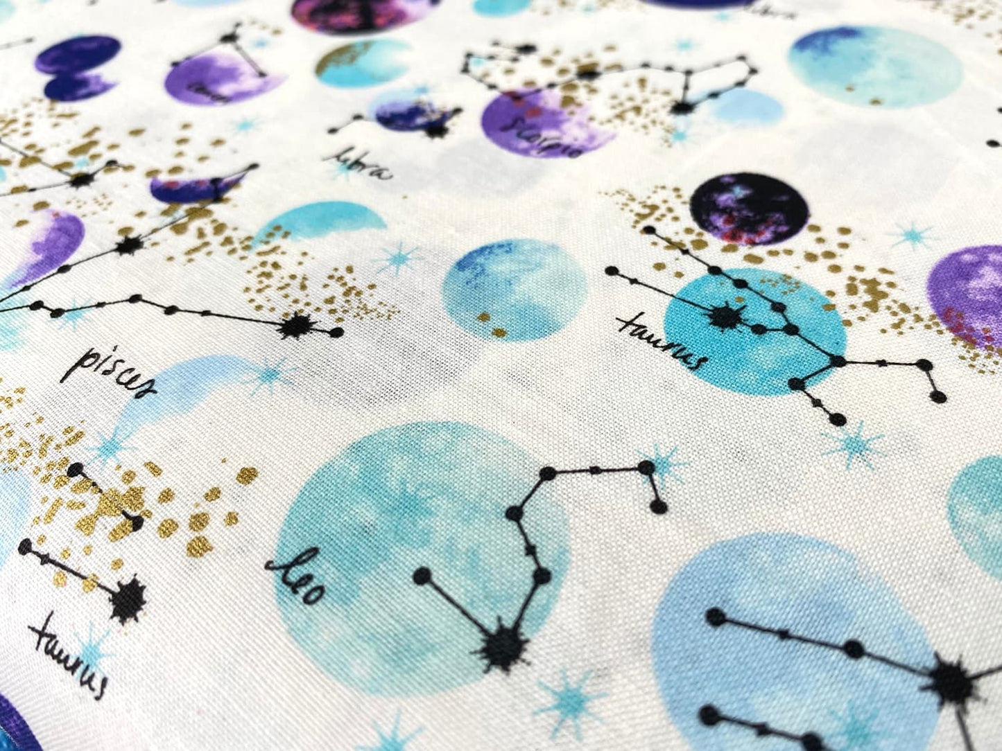 stoff-baumwolle-baumwollstoff-patchwork-3-wishes-magical-galaxy-chart-zodiac-star-signs-astrologie-himmel-planeten-2