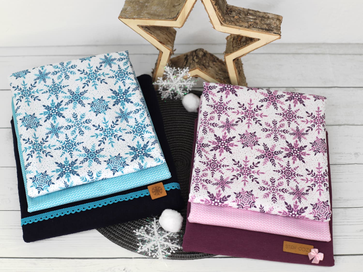 stoff-baumwolle-french-terry-sommersweat-kathi-kunterbunt-winter-schnee-schneeflocken-tupfen-schneesterne-eiskristalle-snowflakes-serie