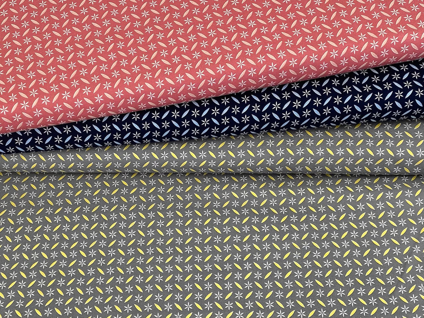 stoff-baumwolle-guetermann-ring-a-roses-natural-beauty-mini-bluemchen-verschiedene-farben