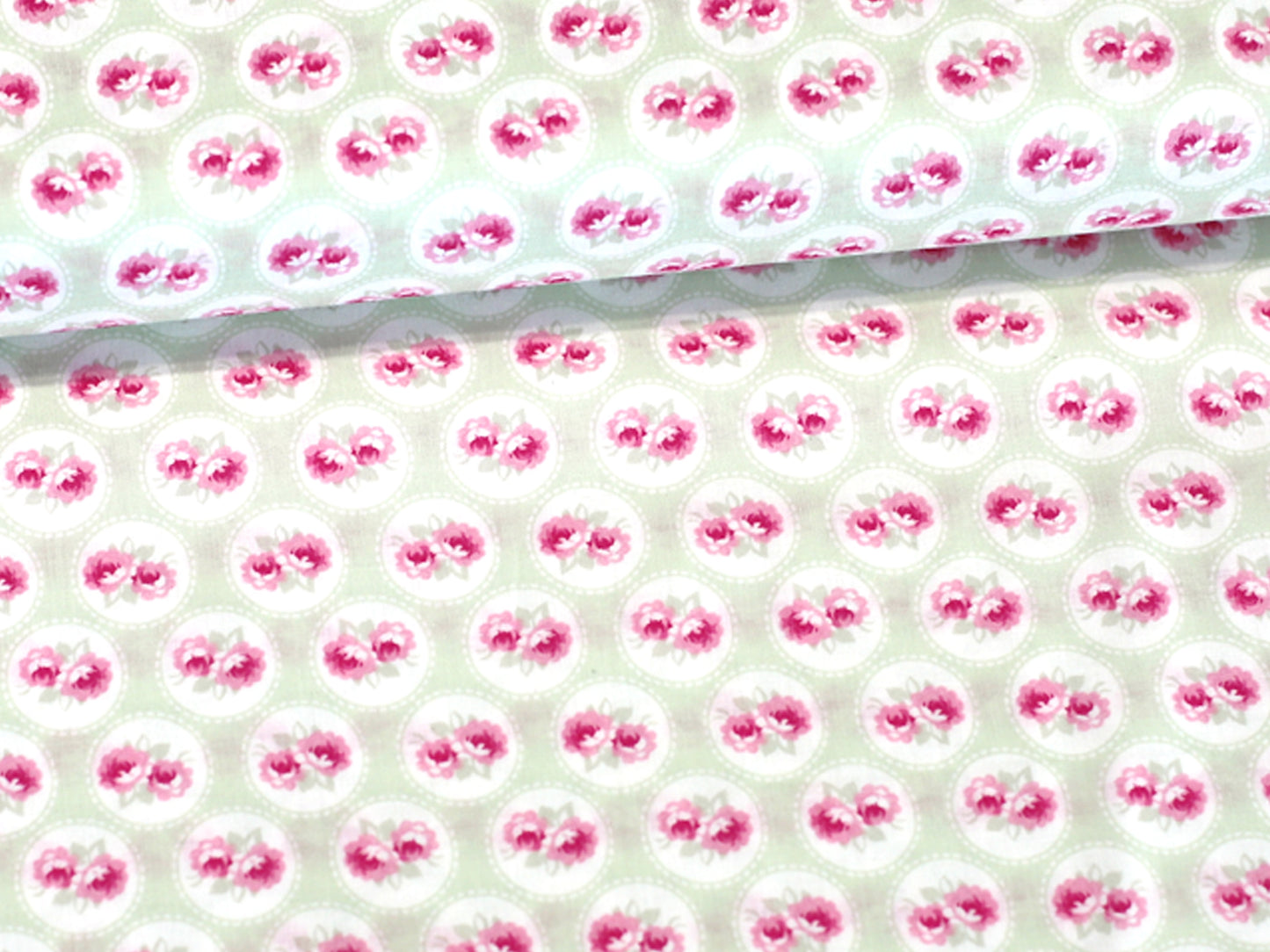 Patchworkstoff - Baumwolle Stoff - Baby Roses Green - rosa Blumenmuster auf hellem Hintergrund aus 100% Baumwolle.