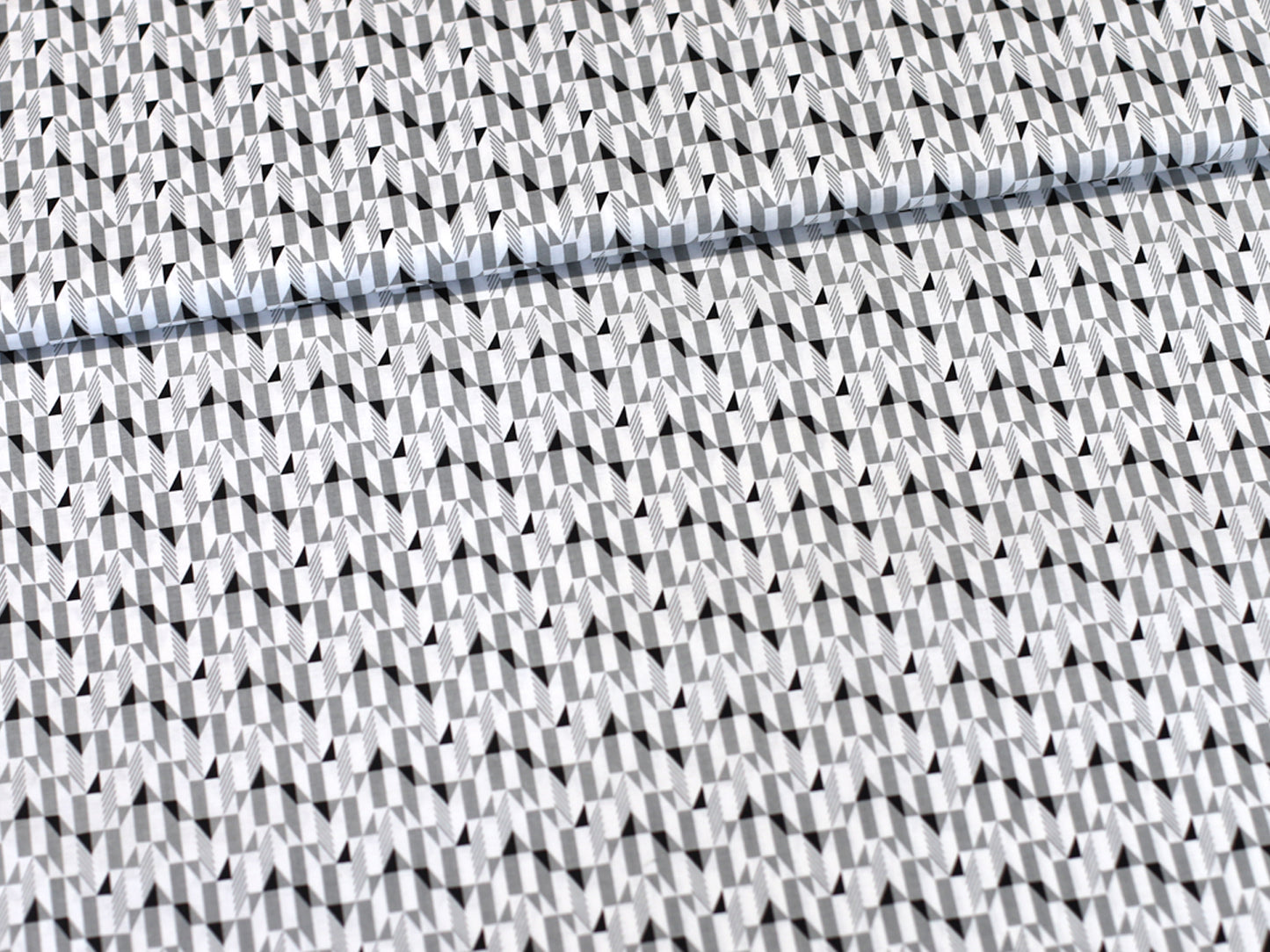 Patchworkstoff - Baumwolle Stoff - Fade to Black, Grau, vielseitiger Baumwollstoff mit modernem geometrischen Muster.
