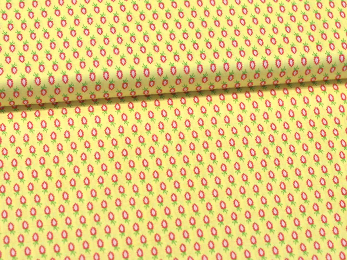 Patchworkstoff - Baumwolle Stoff - Madhuri - Gelber Stoff mit pinken und roten Mustern, geeignet für kreative Projekte.