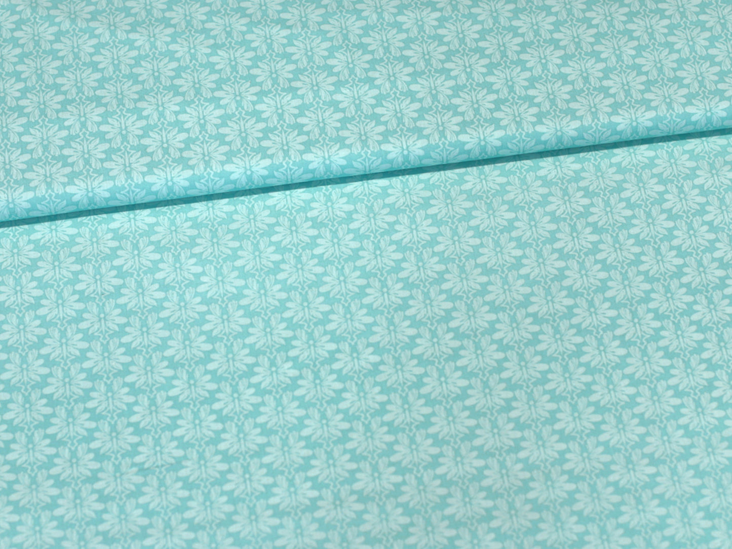 Patchworkstoff - Baumwolle Stoff - Mod About You in a beautiful aqua floral design, perfect for crafting.