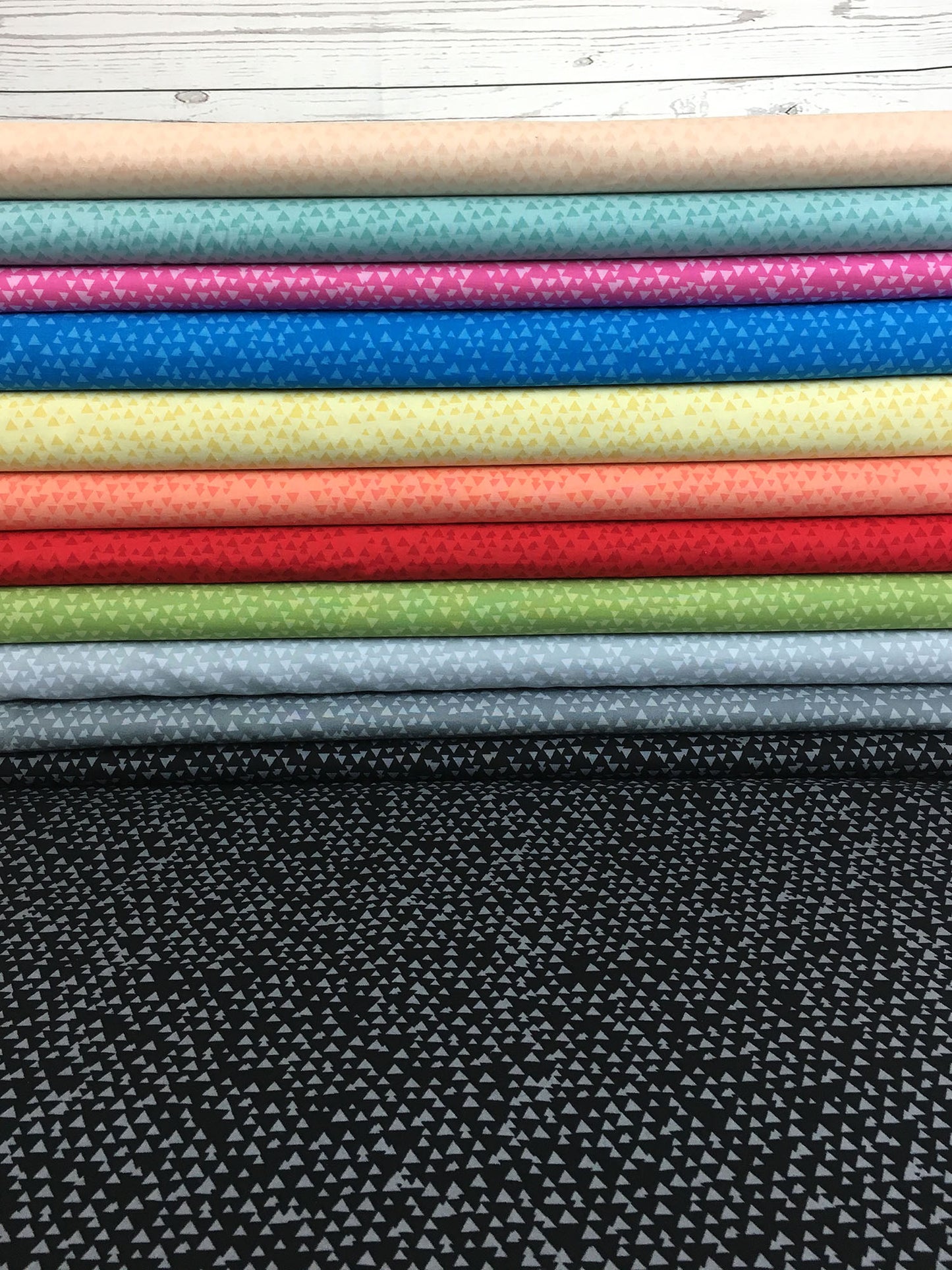stoff-baumwolle-tonal-triangles