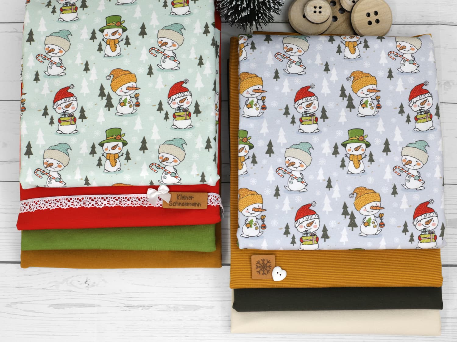 stoff-french-terry-sommersweat-sweat-unangeraut-baumwolle-kathi-kunterbunt-weihnachten-winter-schneemann-tannenbaum-schnee-schneeflocken-blaugrau-mint-serie