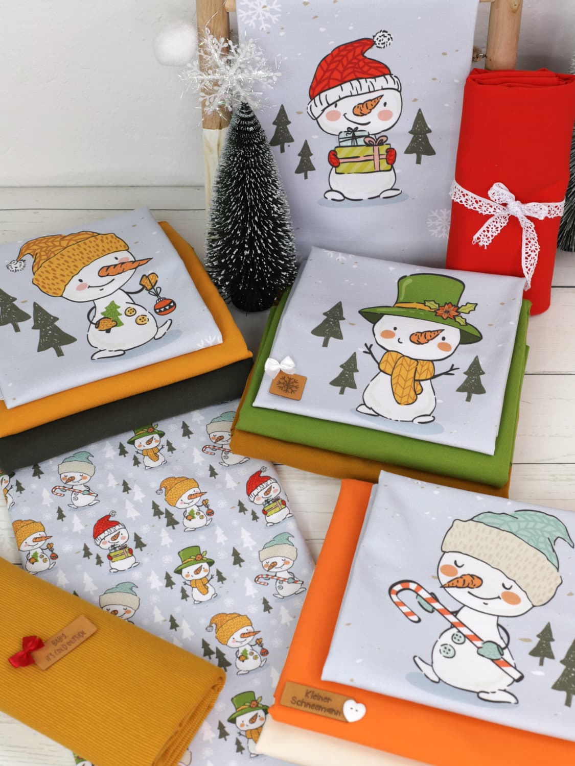 stoff-french-terry-sommersweat-sweat-unangeraut-baumwolle-kathi-kunterbunt-weihnachten-winter-schneemann-tannenbaum-schnee-schneeflocken-blaugrau-serie-4