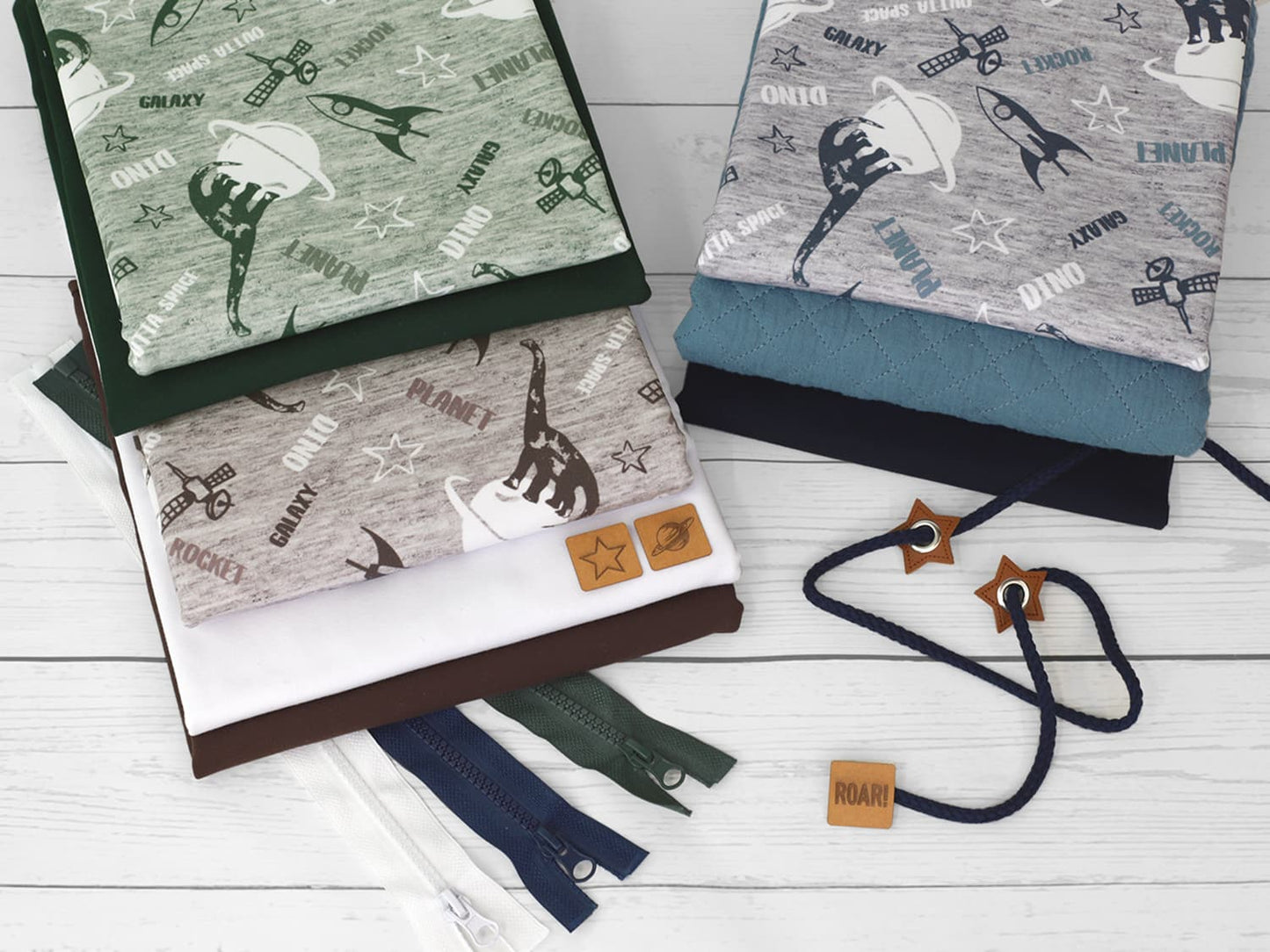 stoff-french-terry-sweat-sommersweat-unangeraut-kathi-kunterbunt-dino-dinosaurieroutta-space-meliert-serie