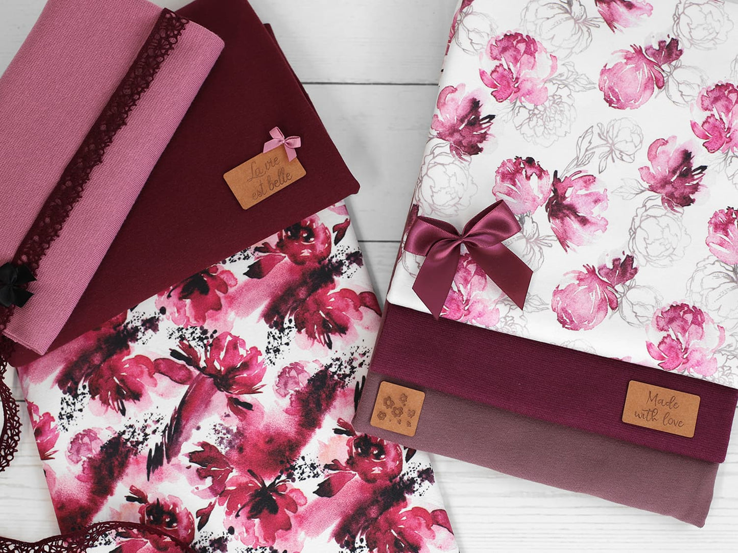 stoff-jersey-baumwolle-baumwolljersey-delicate-flowers-and-strokes-serie