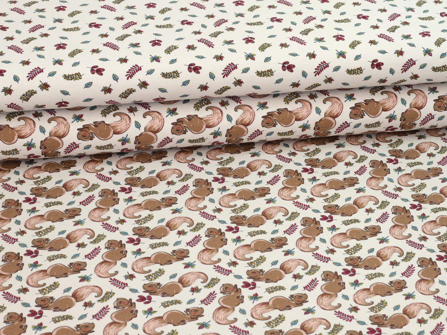 stoff-jersey-baumwolle-baumwolljersey-herbst-winter-eichhoernchen-blaetter-laub-beige-serie