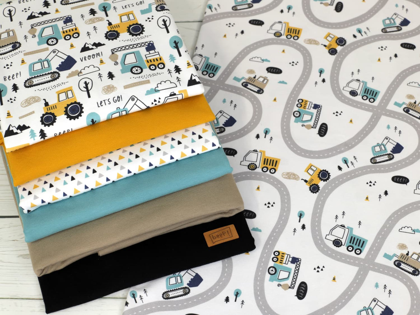 stoff-jersey-baumwolle-baumwolljersey-kathi-kunterbunt-autos-baufahrzeuge-bagger-lets-go-beep-trekker-traktor-strasse-unterwegs-serie