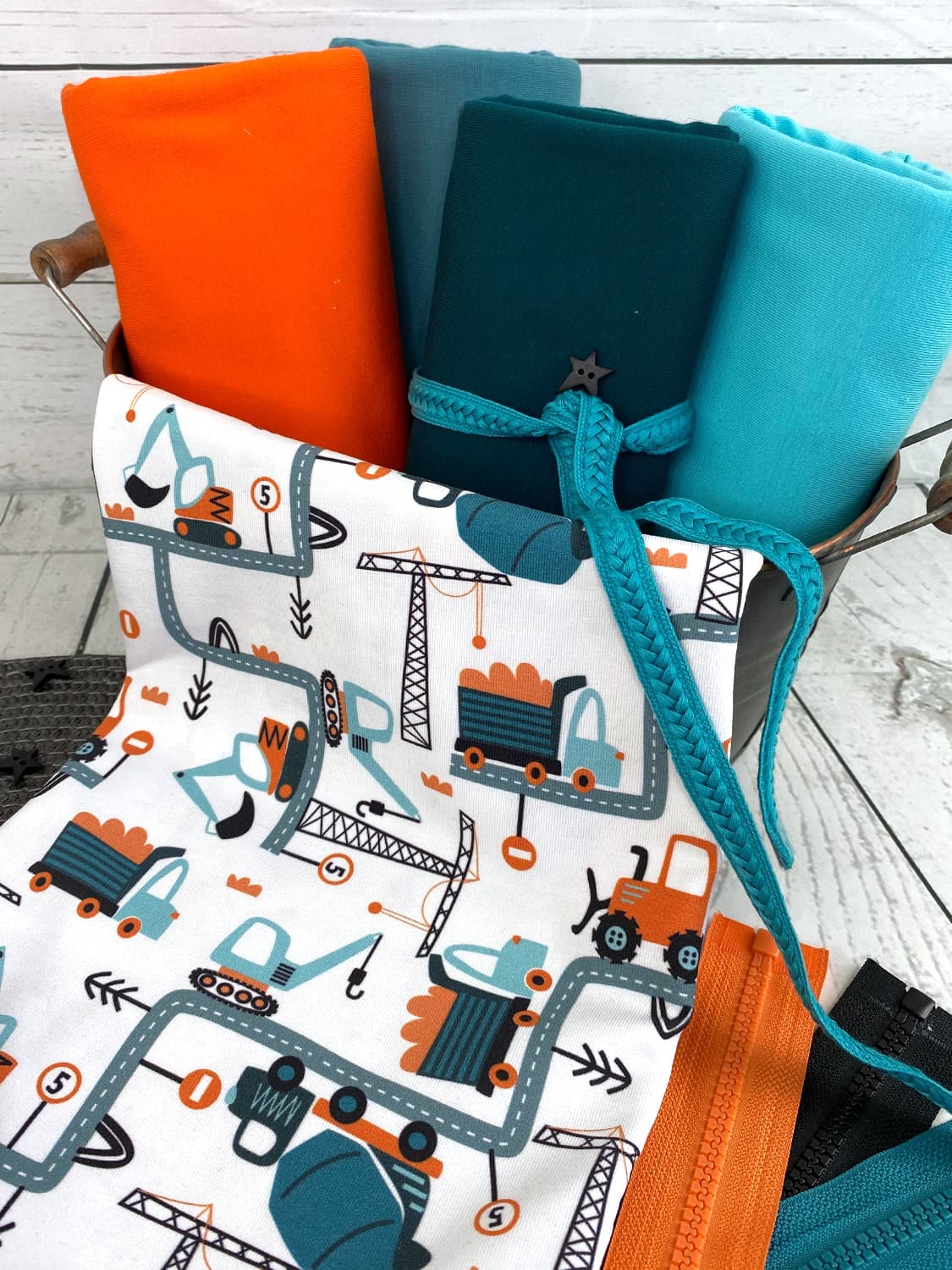 stoff-jersey-baumwolle-baumwolljersey-kathi-kunterbunt-baustelle-bagger-regenbogen-aqua-petrol-3