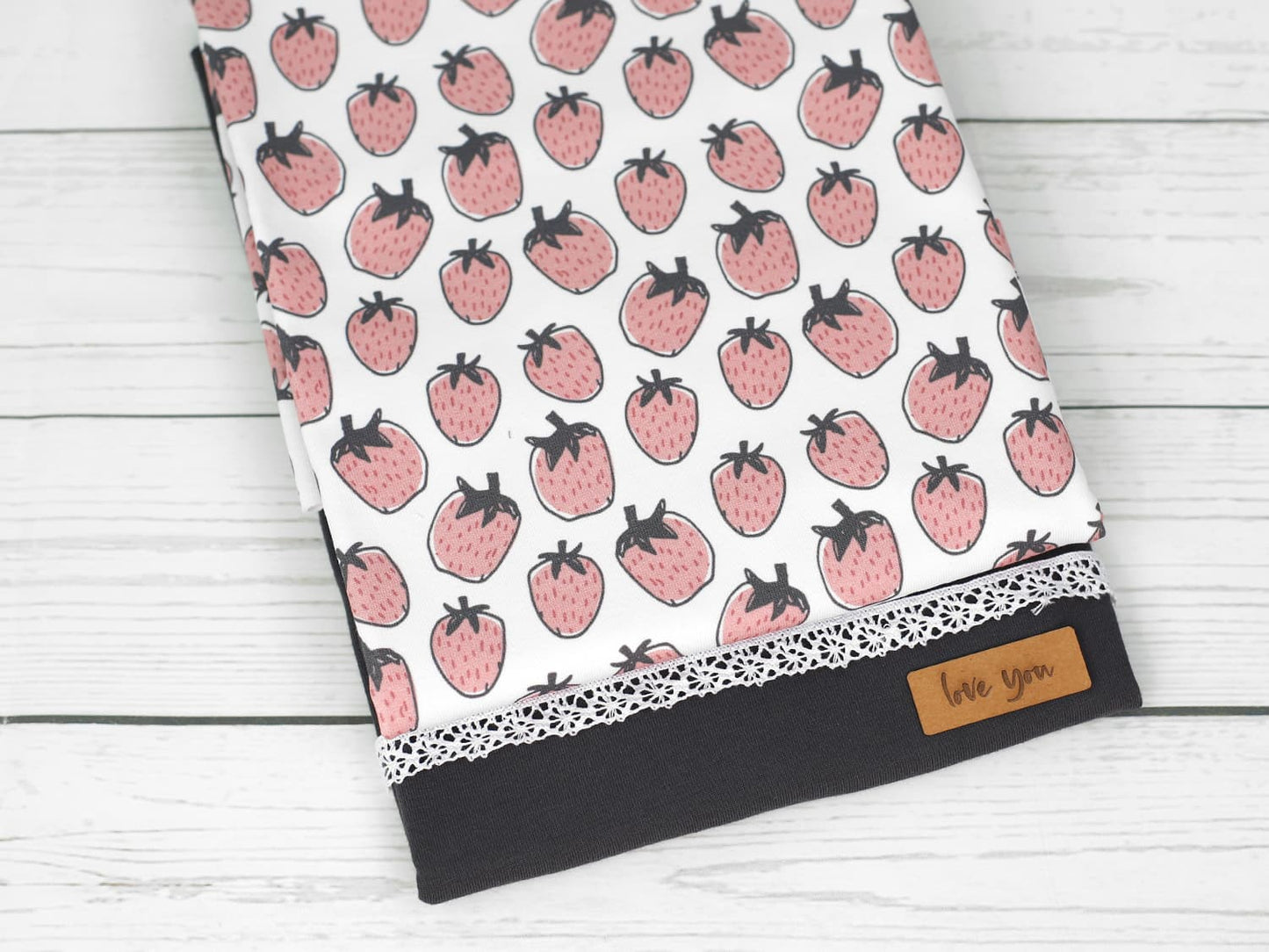 stoff-jersey-baumwolle-baumwolljersey-kathi-kunterbunt-fruehling-sommer-obst-erdbeere-altrosa-grau-3