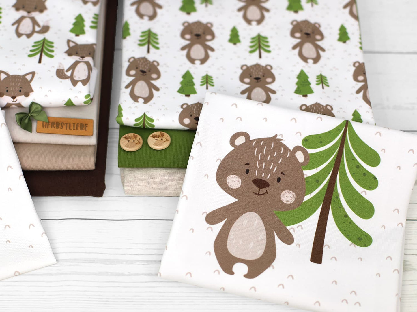 stoff-jersey-baumwolle-baumwolljersey-kathi-kunterbunt-im-wald-waldfreunde-waldtiere-hirsch-baer-fuchs-baum-braun-khaki-serie-5