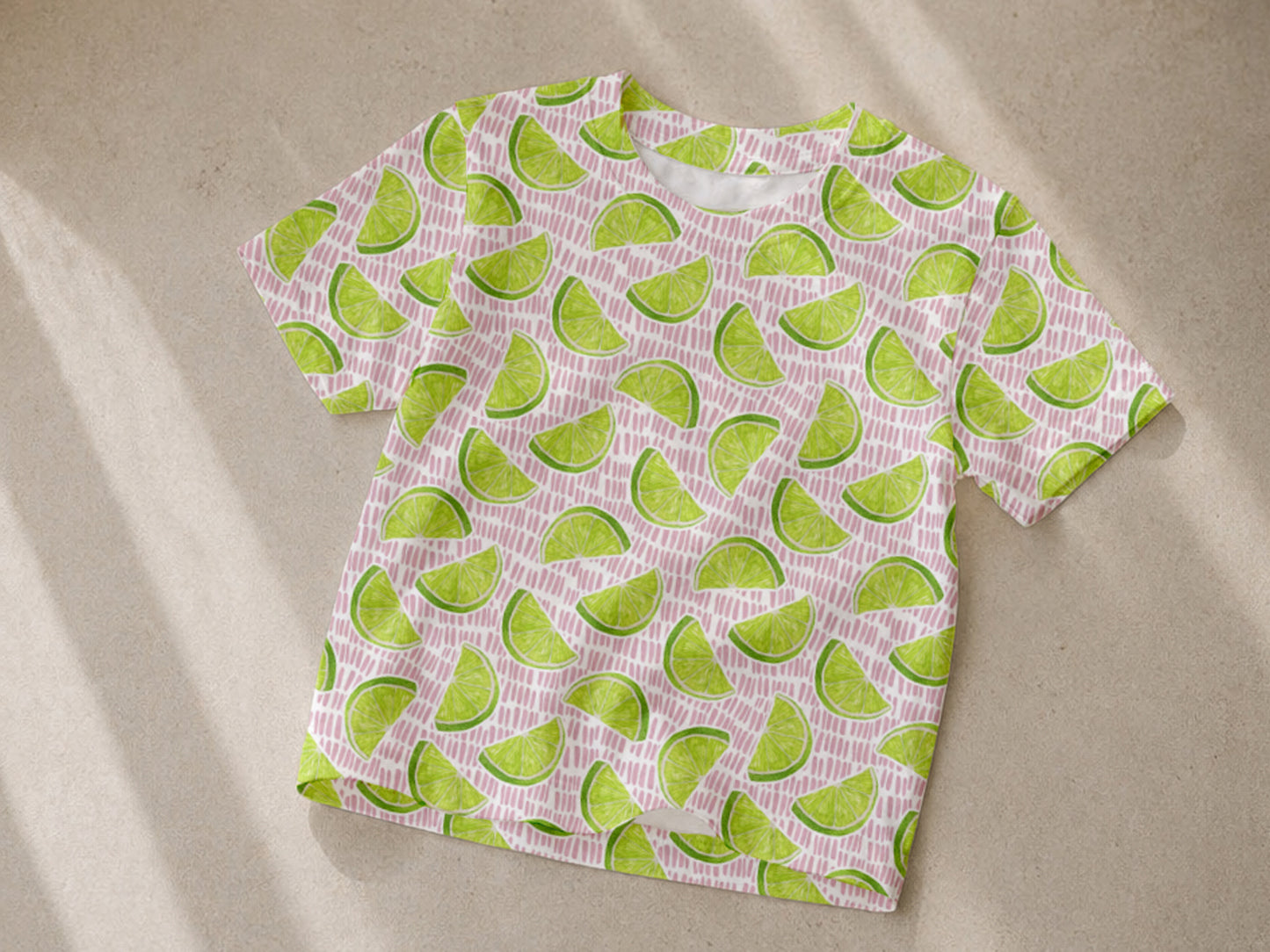 Jersey Stoff Limone kaufen, leichter Sommertop mit Limettenmuster auf hellem Hintergrund.