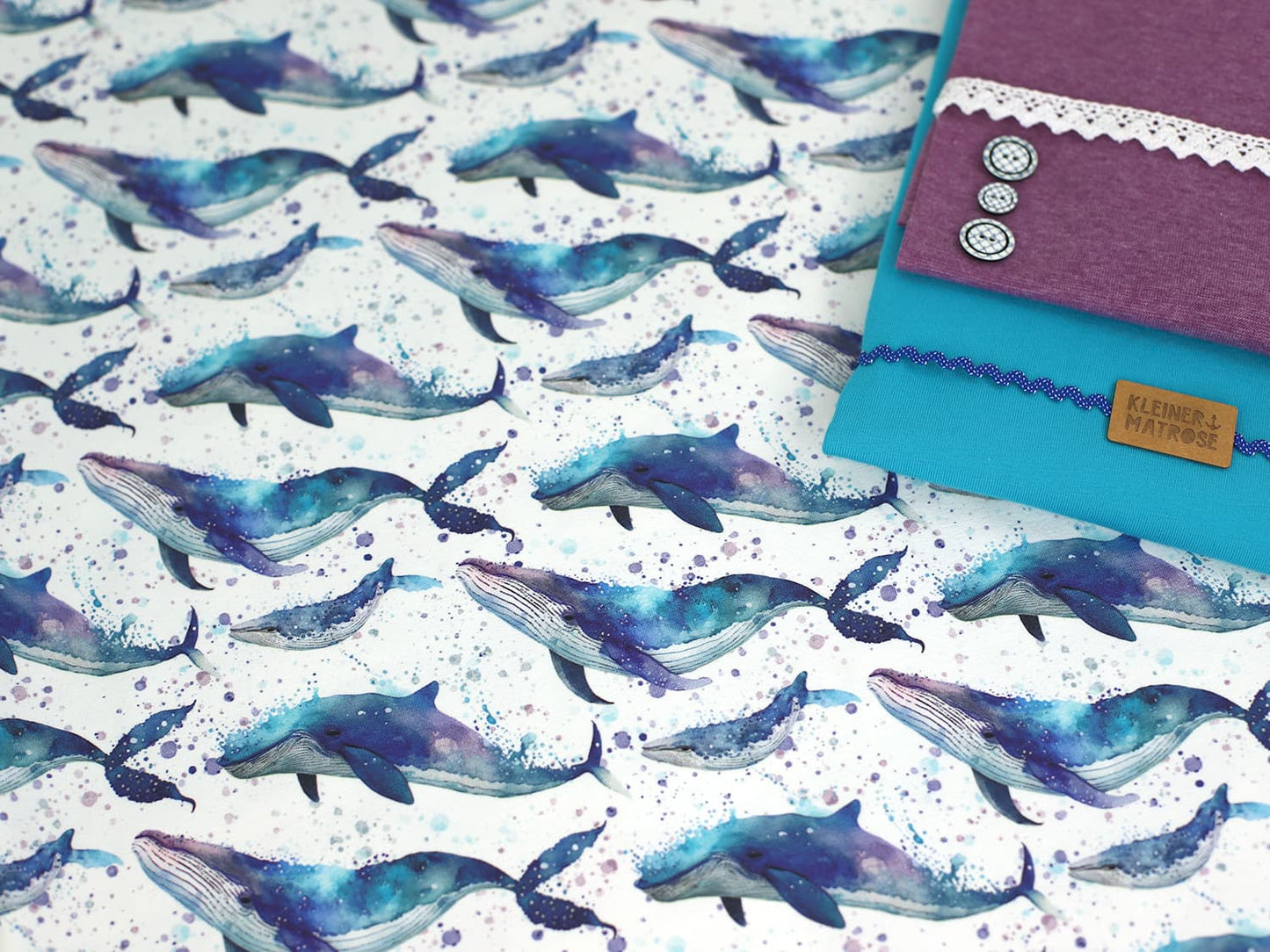 stoff-jersey-baumwolle-baumwolljersey-unterwasserwelt-nautical-maritim-watercolor-whale-aquarell-wal-kleckse-sprenkel-aqua-lila-blau-4