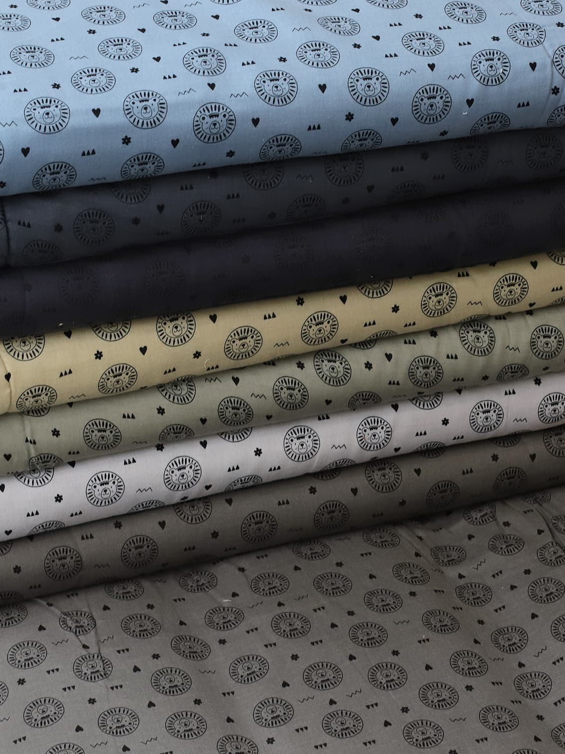 stoff-musselin-baumwolle-baumwollstoff-loewe-schwarz-serie-2