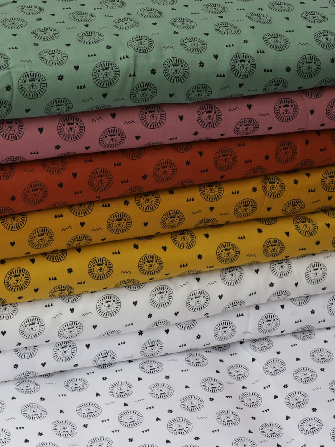 stoff-musselin-baumwolle-baumwollstoff-loewe-schwarz-serie