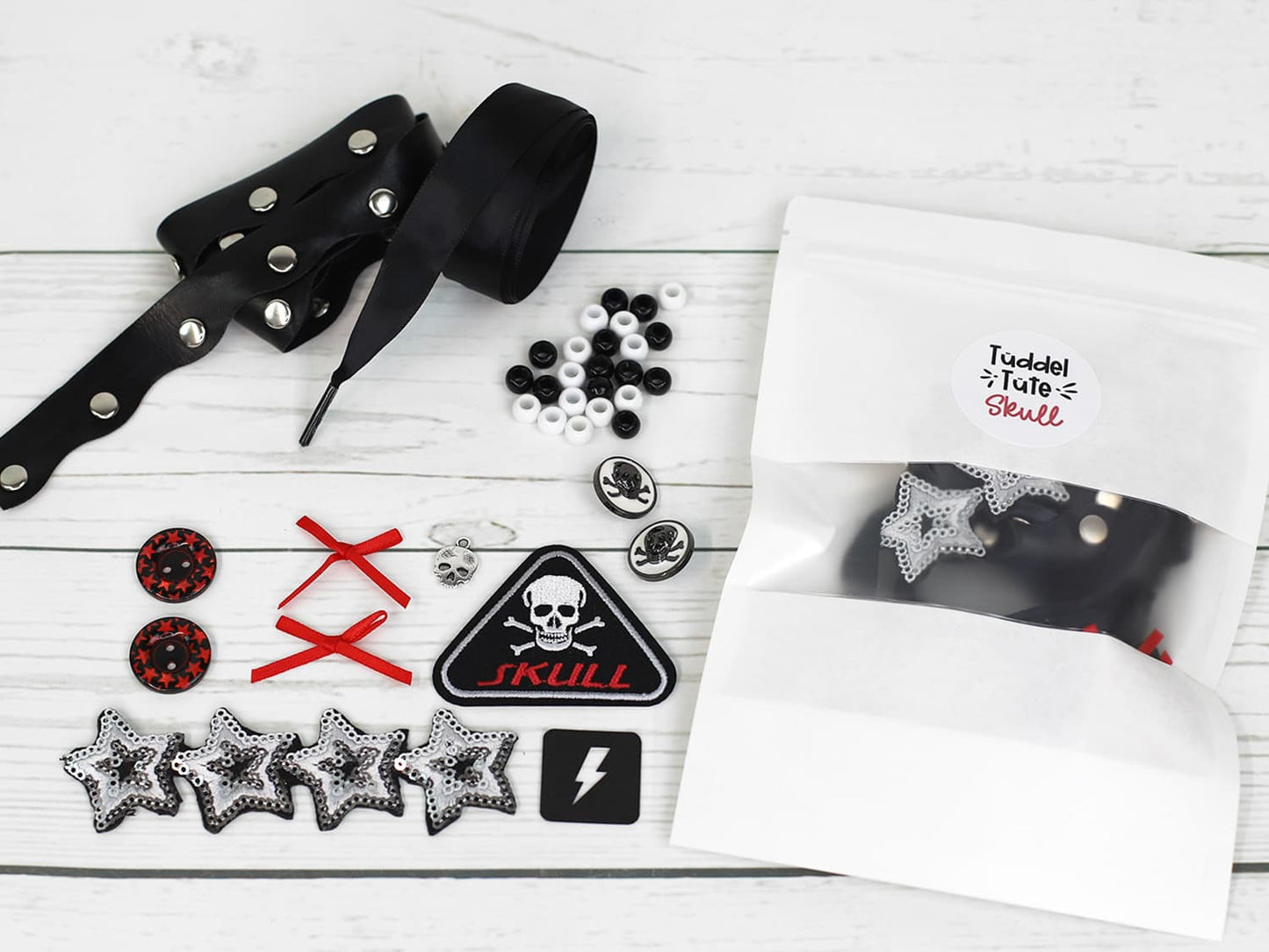 tueddel-tuede-skull-schleife-perlen-oesen-snappap-kordel