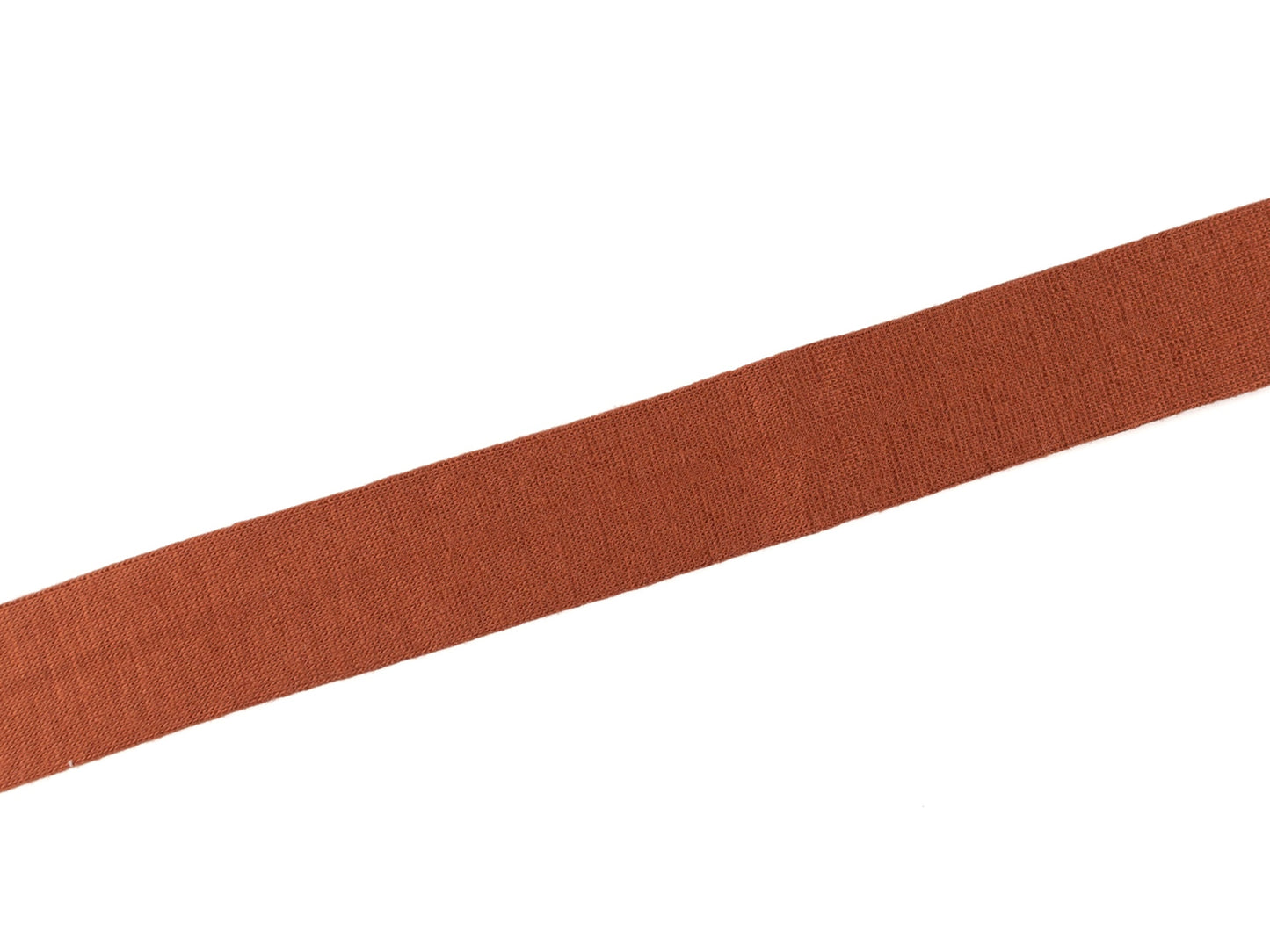 3m terracotta Viskose Schrägband auf einem weißen Hintergrund, ideal für Nähprojekte.