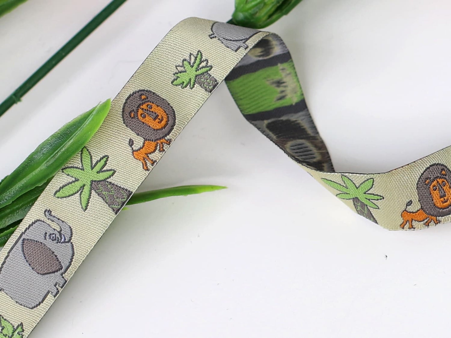 webband-im-dschungel-nilpferd-elefant-loewe-2