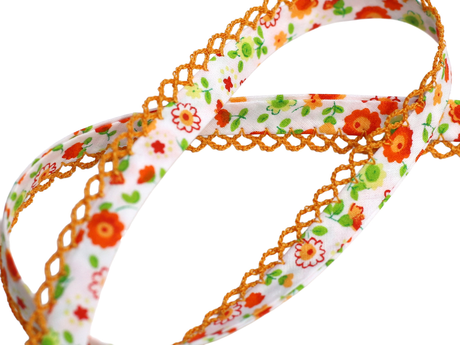 hellorange Schrägband mit Häkelborte - floral gemustert, ideal für Nähprojekte und kreative Bastelarbeiten.