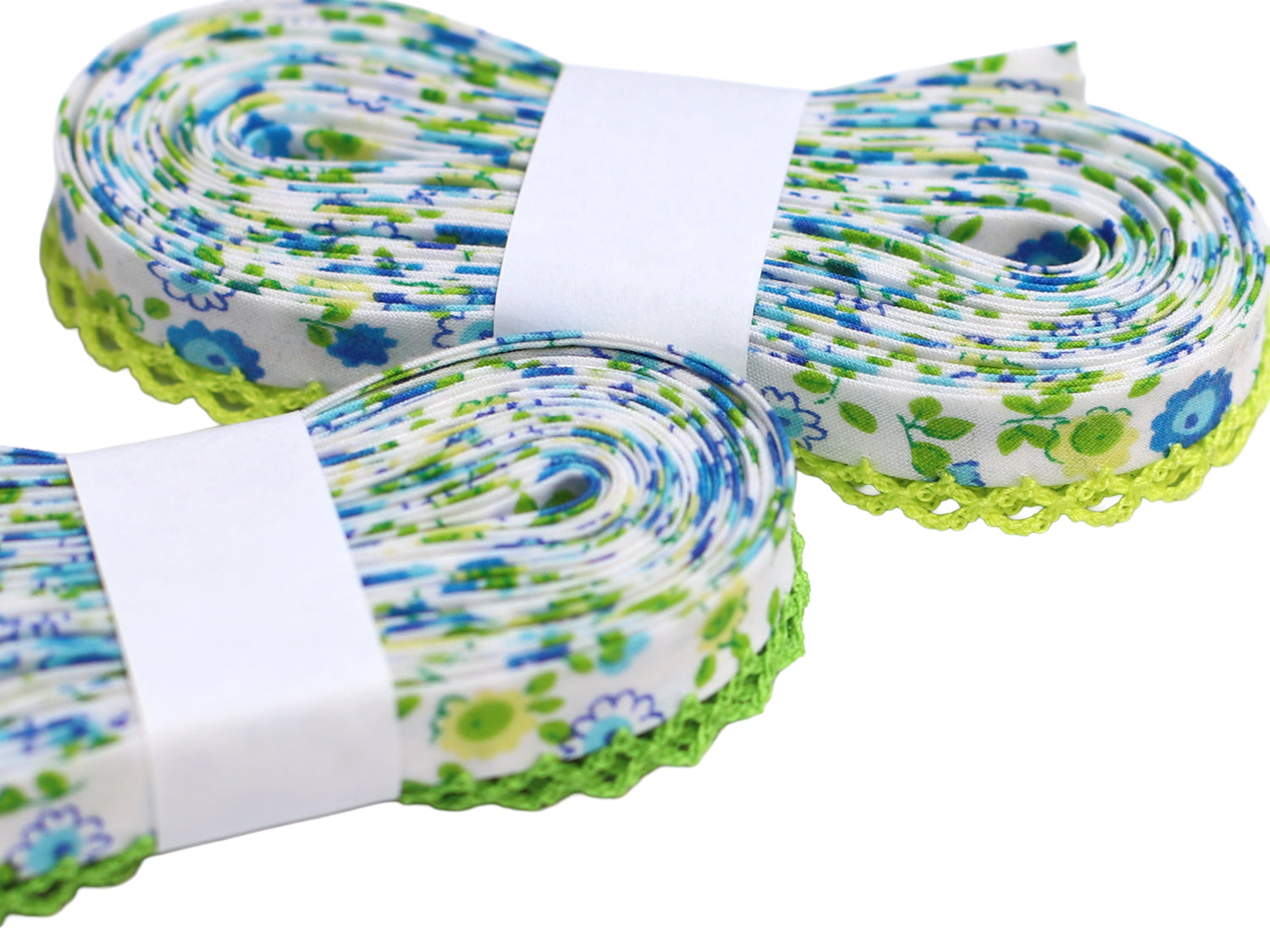 3m hellgrün schrägband mit häkelborte, floral gemustert, ideal für kreative Nähprojekte.