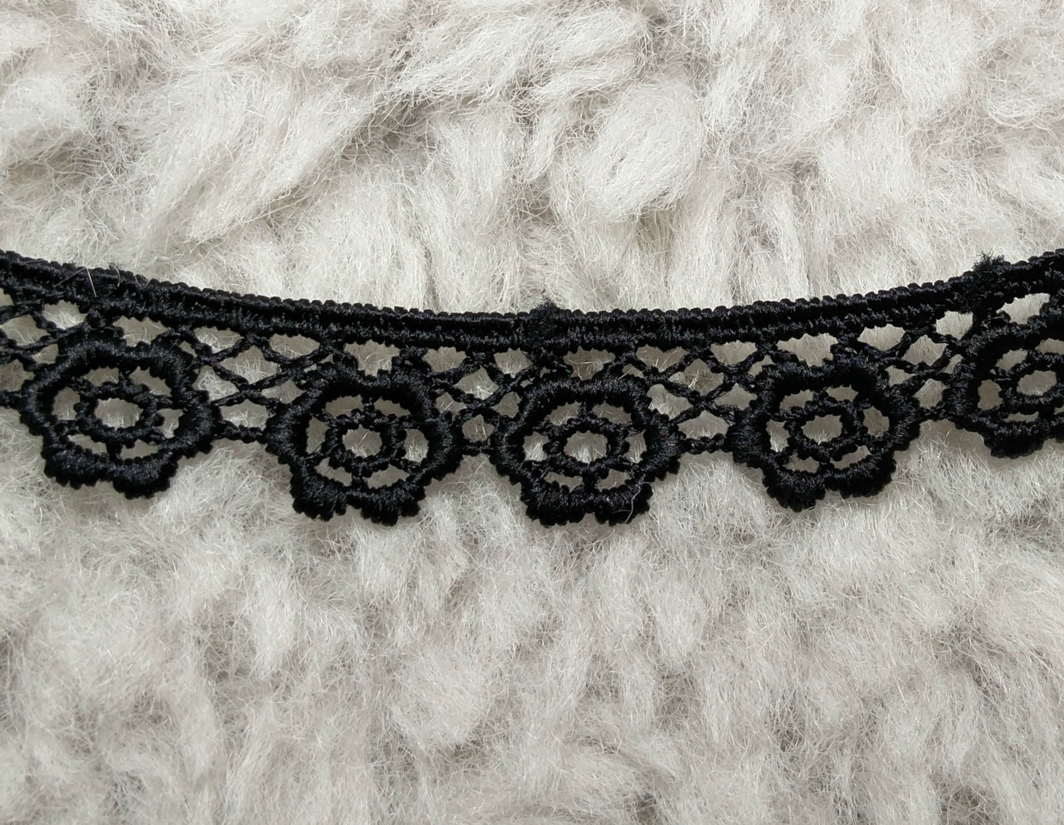 Spitze-Blu-mchen-schwarz2