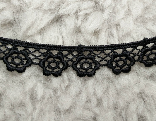 Spitze-Blu-mchen-schwarz2